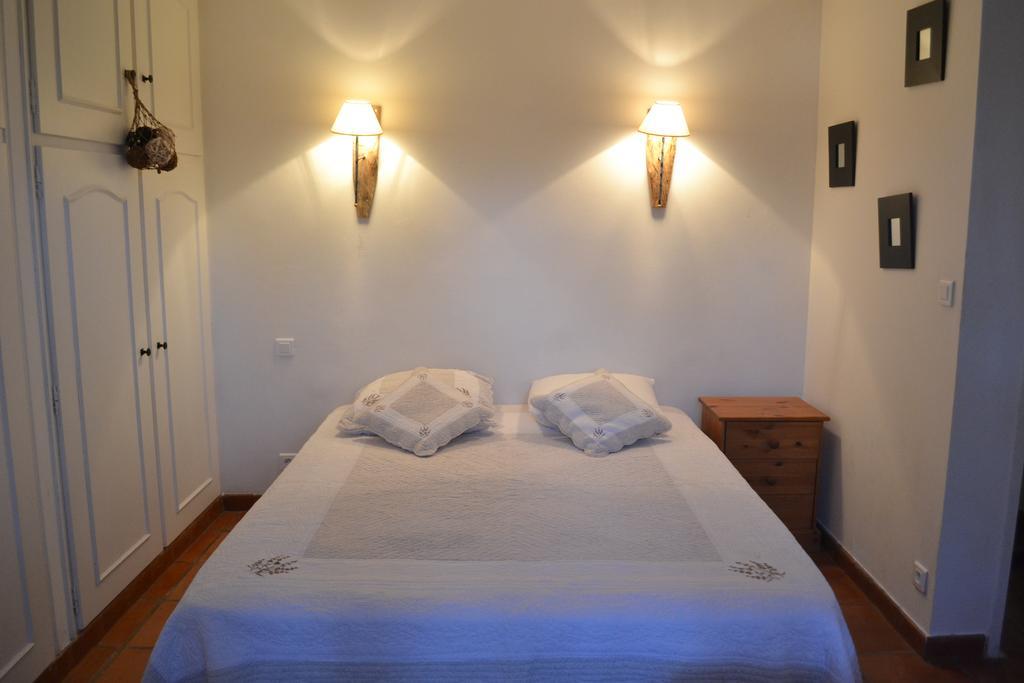 Mas Les Filaos Hotel Carpentras Room photo